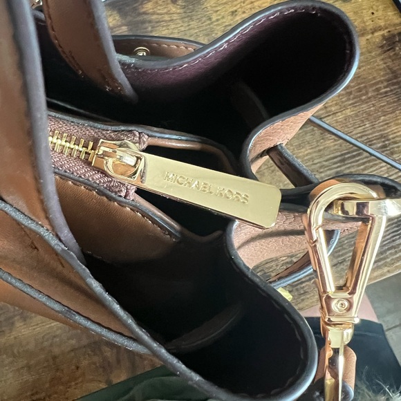 Michael kors purse - Picture 7 of 7